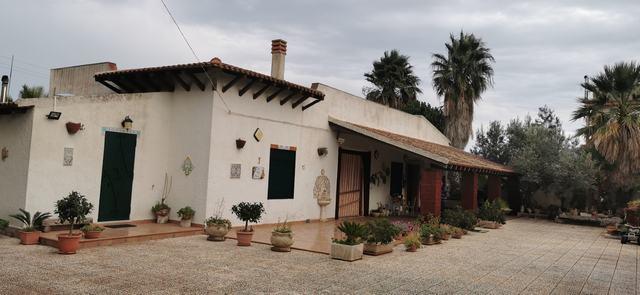Image No.1-4 Bed Villa for sale