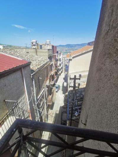 Image No.10-2 Bed Townhouse for sale