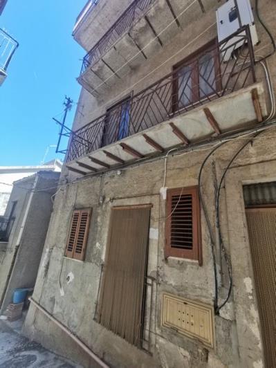 Image No.18-2 Bed Townhouse for sale