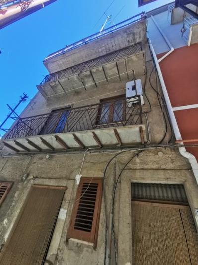 Image No.20-2 Bed Townhouse for sale