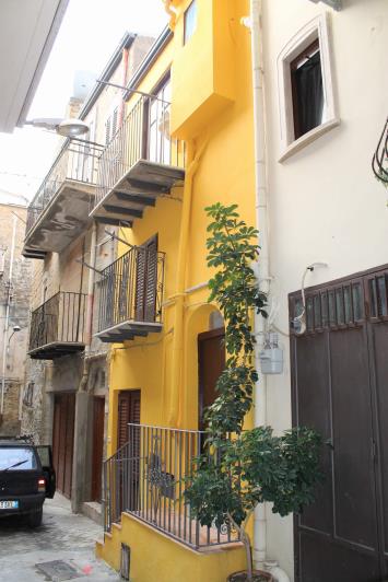 Image No.15-2 Bed Townhouse for sale