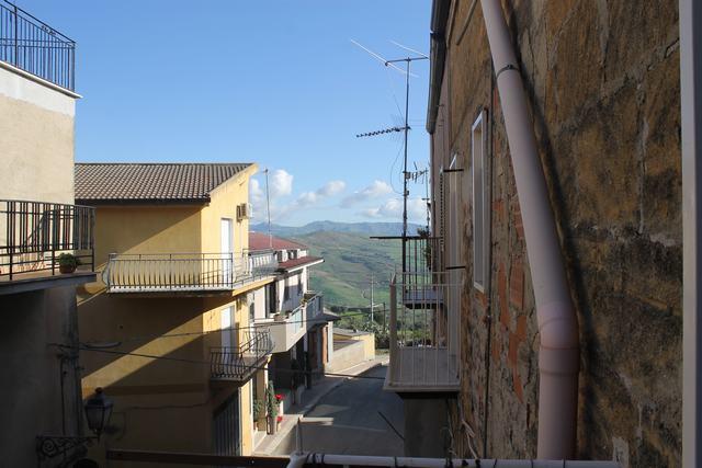 Image No.2-3 Bed Townhouse for sale