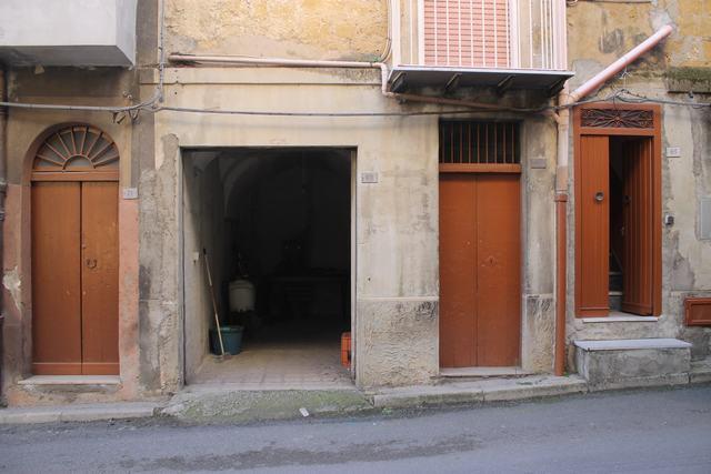 Image No.27-3 Bed Townhouse for sale