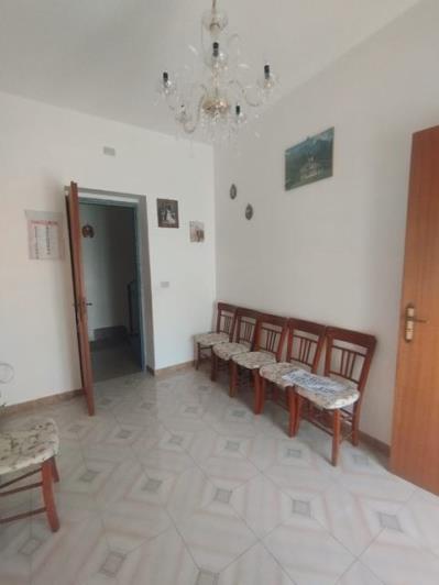 Image No.8-2 Bed House for sale