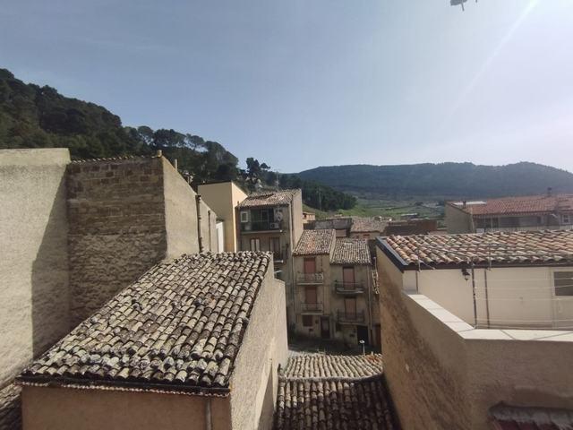 Image No.26-2 Bed House for sale