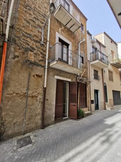 Image No.1-3 Bed Townhouse for sale