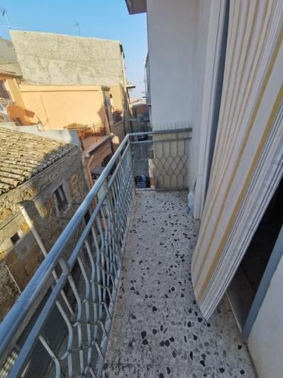 Image No.9-2 Bed Townhouse for sale