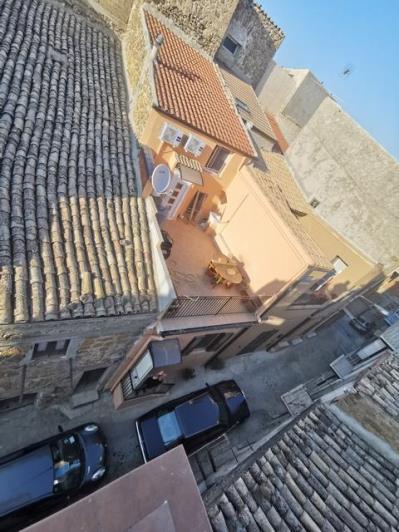 Image No.18-2 Bed Townhouse for sale