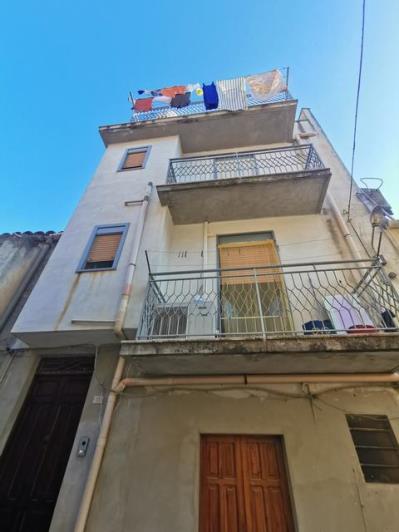 Image No.17-2 Bed Townhouse for sale