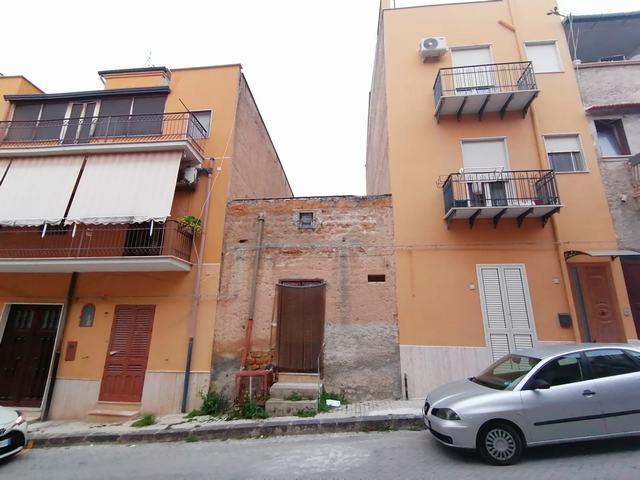 Image No.10-1 Bed Townhouse for sale