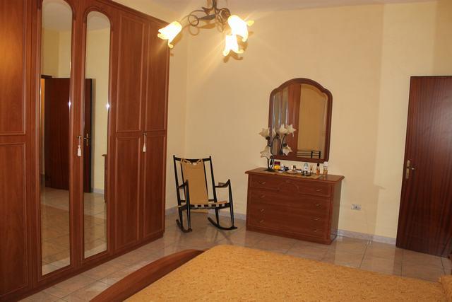 Image No.14-3 Bed Townhouse for sale