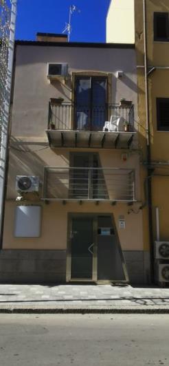 Image No.2-1 Bed House for sale