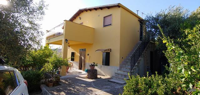Image No.1-3 Bed Villa for sale