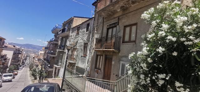 Image No.6-3 Bed Townhouse for sale