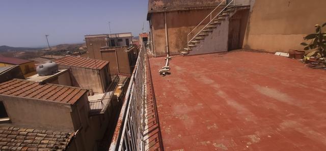 Image No.57-3 Bed Townhouse for sale