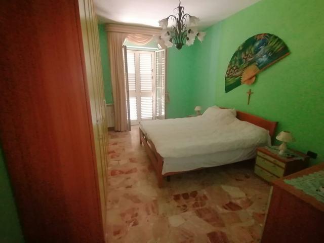 Image No.18-3 Bed Townhouse for sale