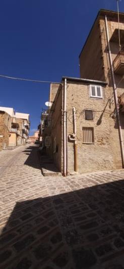 Image No.19-2 Bed Townhouse for sale