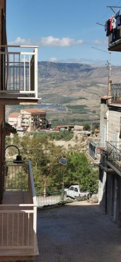 Image No.18-3 Bed Townhouse for sale