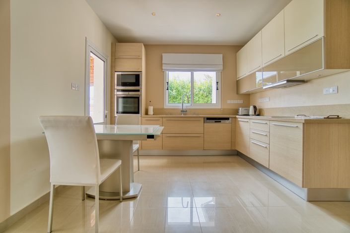 Image No.11-5 Bed Bungalow for sale