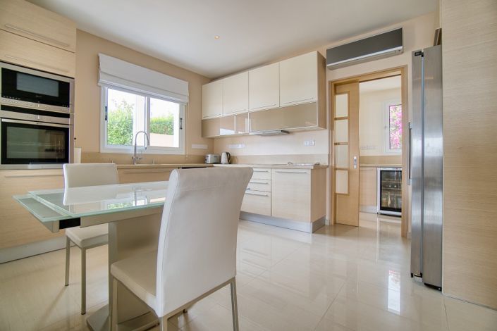 Image No.10-5 Bed Bungalow for sale