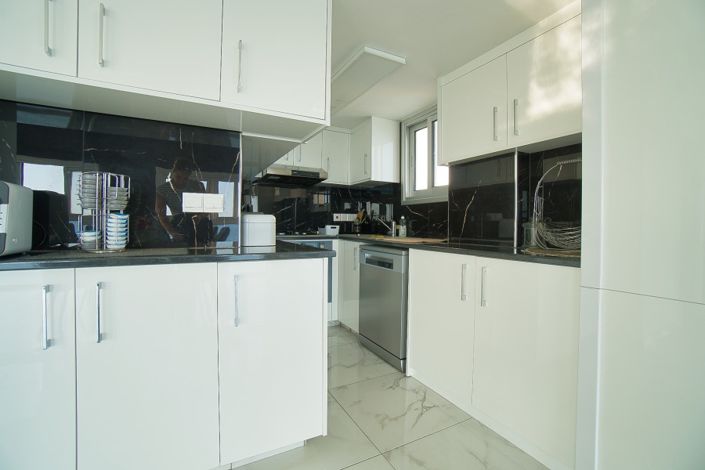 Image No.6-3 Bed Apartment for sale