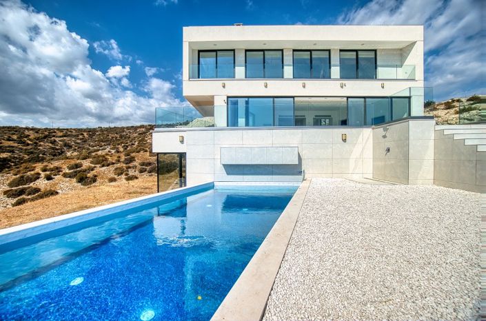 Image No.1-8 Bed Villa for sale