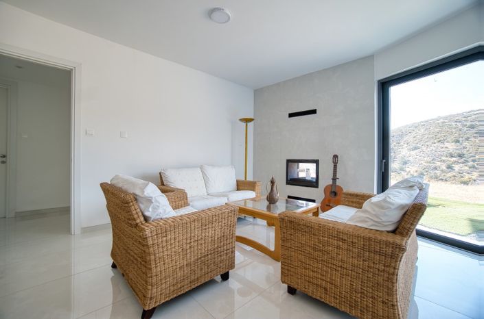 Image No.10-8 Bed Villa for sale