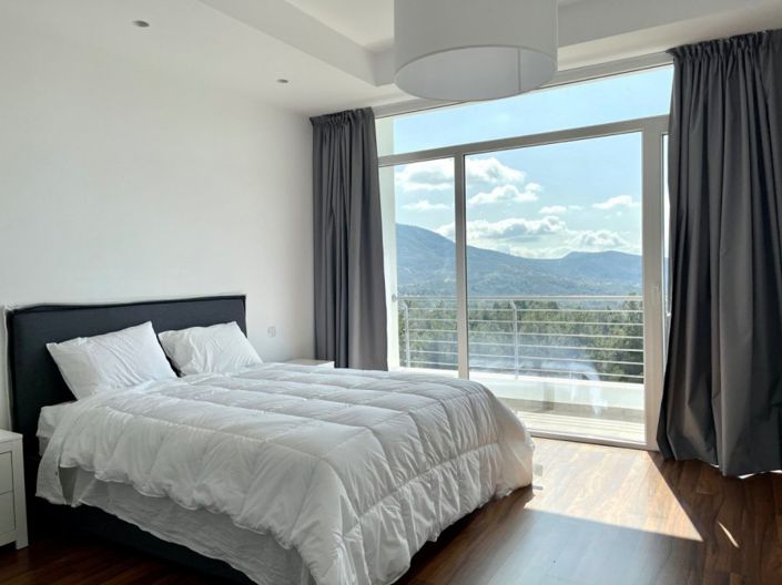 Image No.10-5 Bed Villa for sale