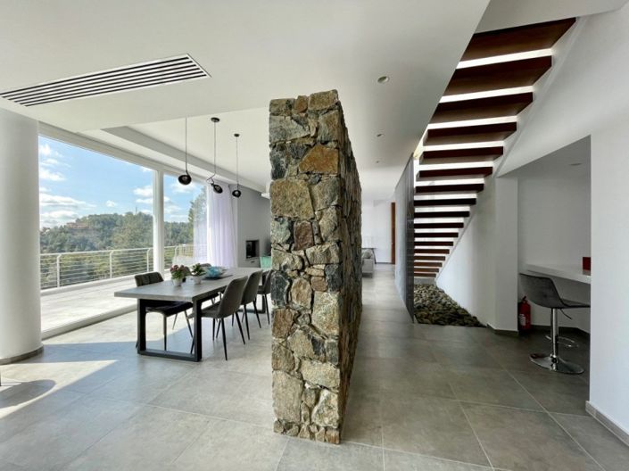 Image No.2-5 Bed Villa for sale