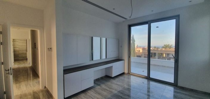 Image No.2-5 Bed Villa for sale