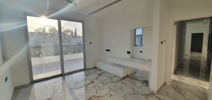 Image No.3-5 Bed Villa for sale