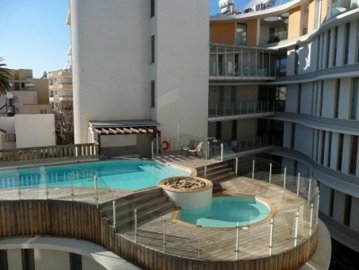 Three Bedroom Penthouse Apt With Pool In Larnaca Centre