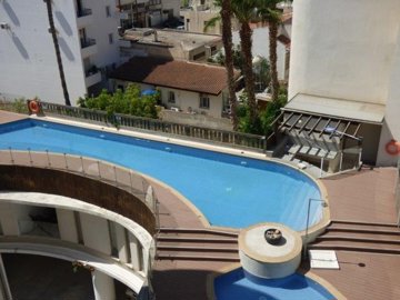 Three Bedroom Penthouse Apt With Pool In Larnaca Centre