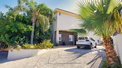 Detached Villa For Sale  in  Parekklisia