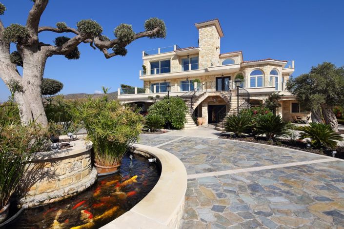 Image No.1-8 Bed Villa for sale