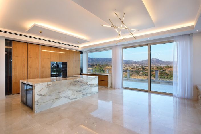 Image No.6-8 Bed Villa for sale