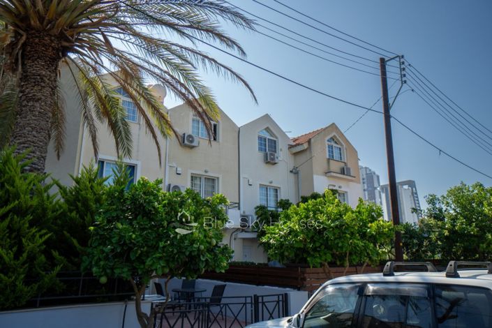 Image No.1-4 Bed Townhouse for sale