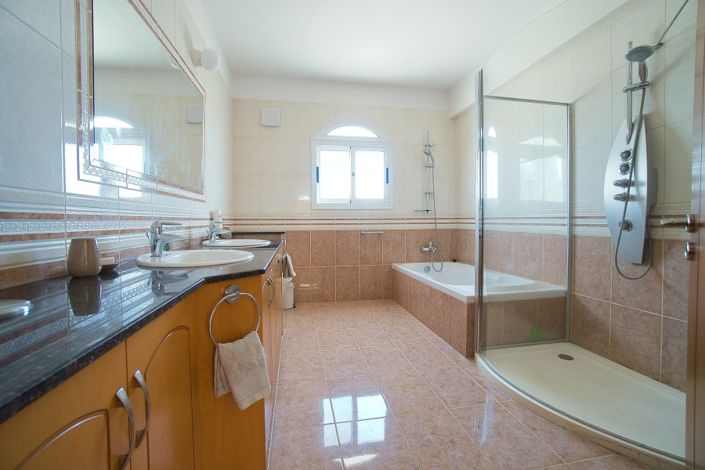 Image No.10-3 Bed Villa for sale