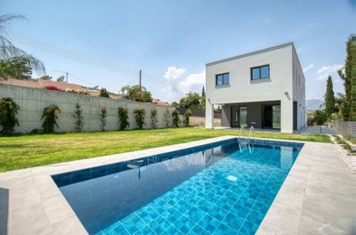 Detached Villa For Sale  in  Pyrgos