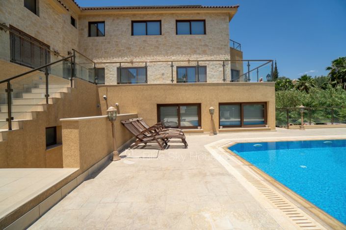 Image No.1-7 Bed Villa for sale