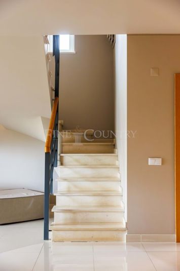 Image No.9-2 Bed Townhouse for sale