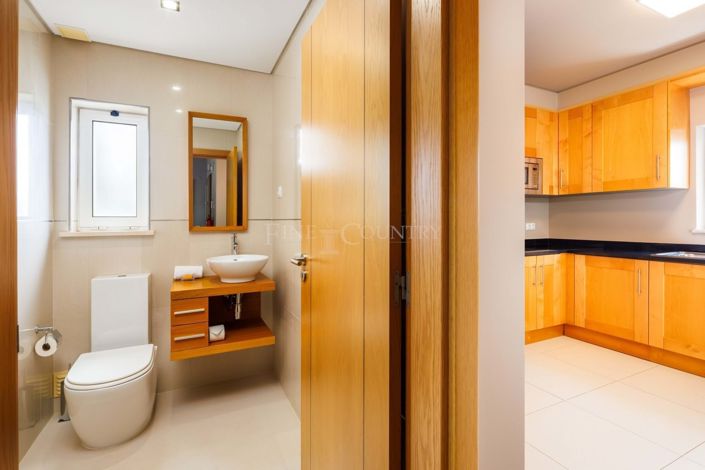 Image No.10-2 Bed Townhouse for sale