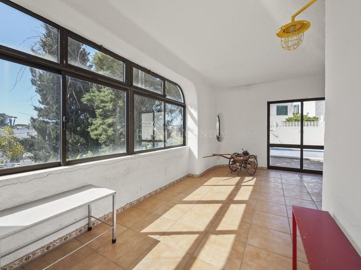 Image No.16-4 Bed Property for sale