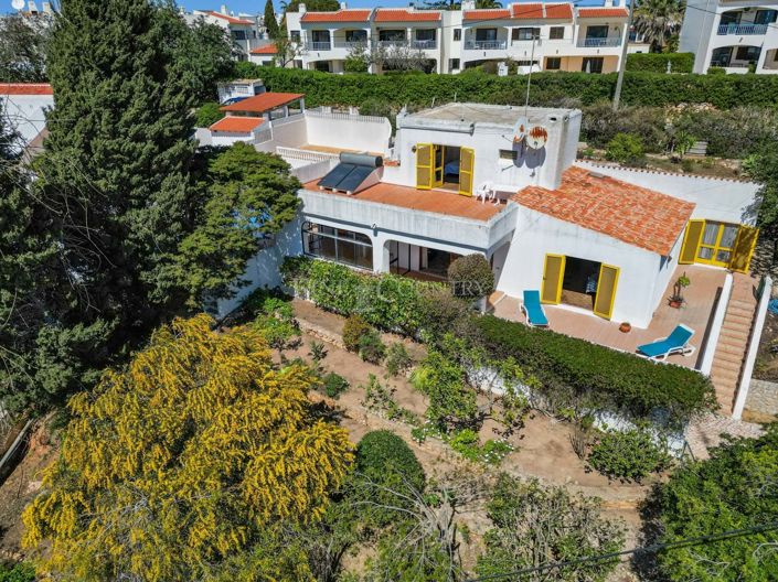 Image No.2-4 Bed Property for sale