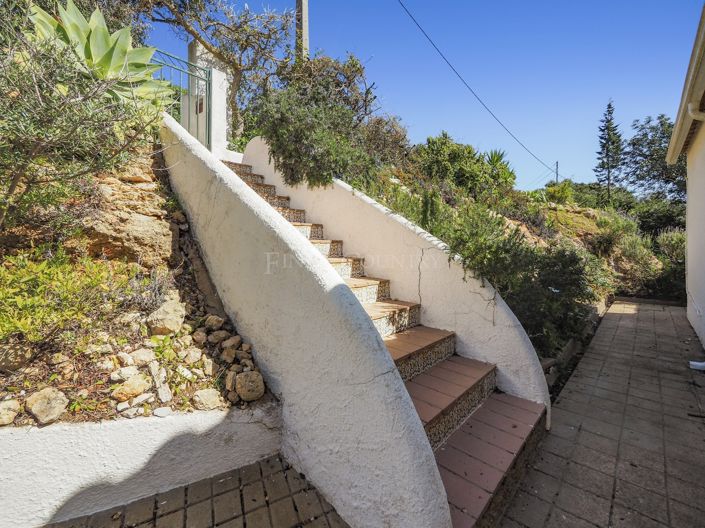 Image No.4-4 Bed Property for sale