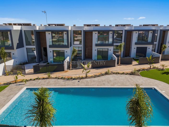 Image No.26-4 Bed Semi-Detached for sale