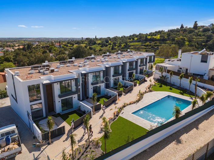 Image No.28-4 Bed Semi-Detached for sale