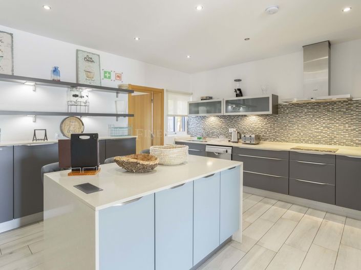 Image No.12-6 Bed Villa for sale