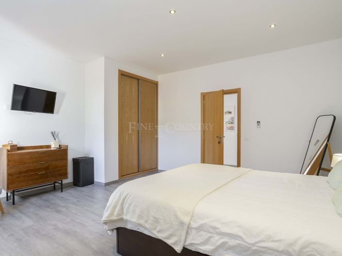 Image No.20-6 Bed Villa for sale