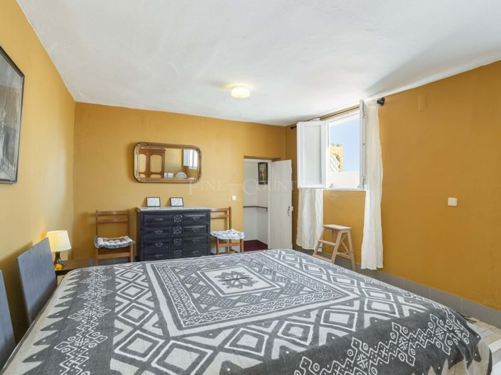 Image No.20-5 Bed Townhouse for sale